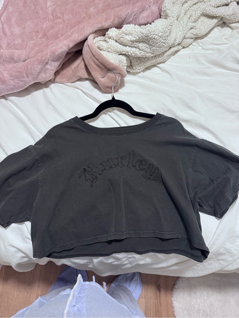 Hurley Cropped Tee with Embroidered Logo - Black